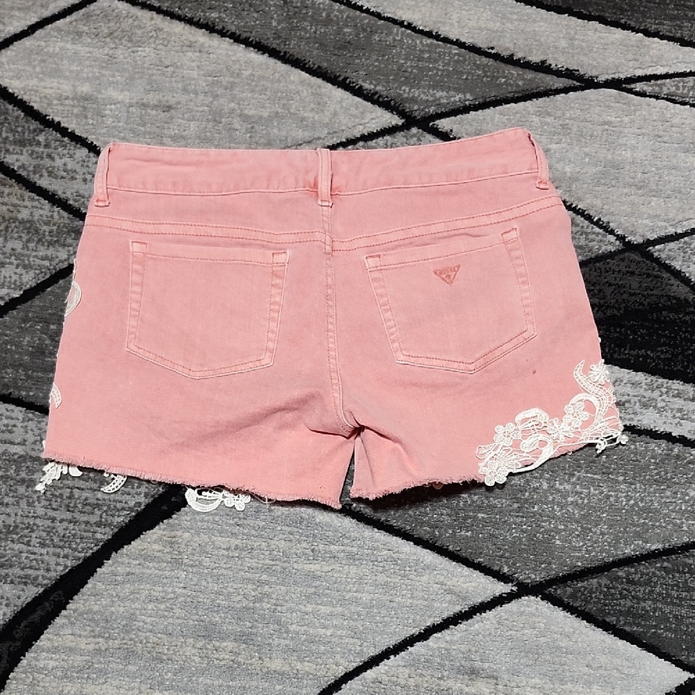 GUESS LOVE AFFAIR PINK EMBROIDERED CROCHET RAW-EDGE MID-RISE DENIM JEAN SHORTS
